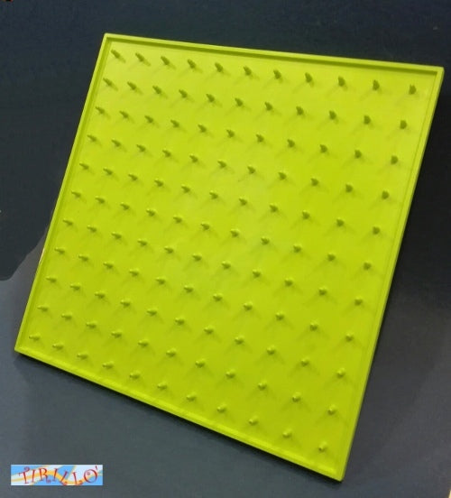 DECORAZIONE DIDATTICA - Tavoletta chiodata in plastica - 22,5x22,5 cm