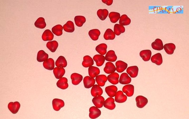 BIGIOTTERIA PERLINE - 50 elementi a cuore in vetro 6 mm - Rosso Satin