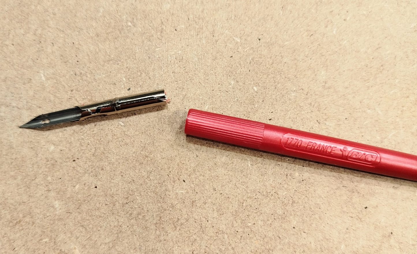 CALLIGRAFIA - 2 cannucce + pennino a punta sottile Contè Bic